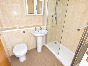 Shower room- click for photo gallery